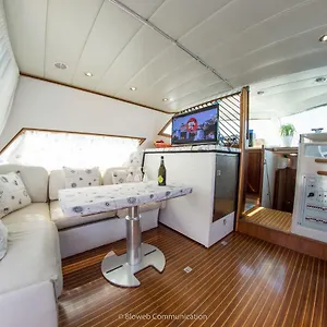 Minicrociereinbarca Botel